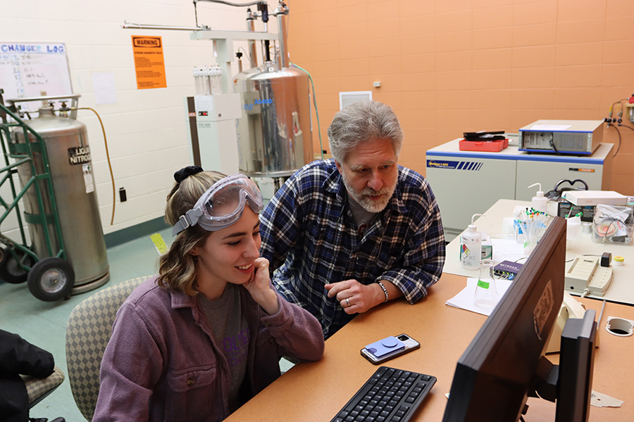Hannah Geiss, '22, with Dr. Cliff Harris, professor of chemistry, Albion College