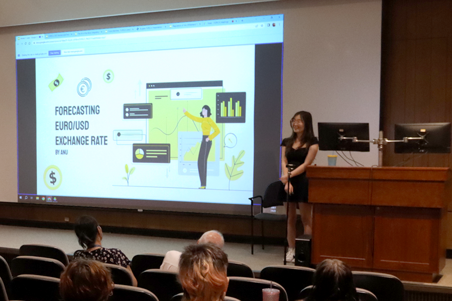 Anudari Gansukh presents her FURSCA project about forecasting the Euro and USD exchange rate.